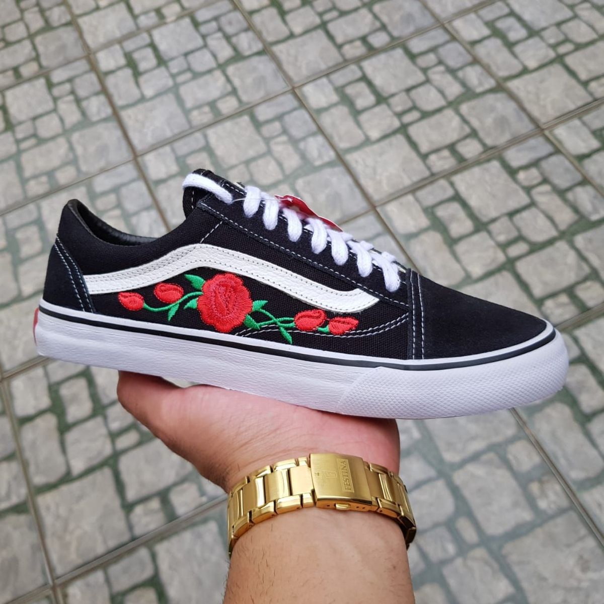 vans old skool com flor bordada