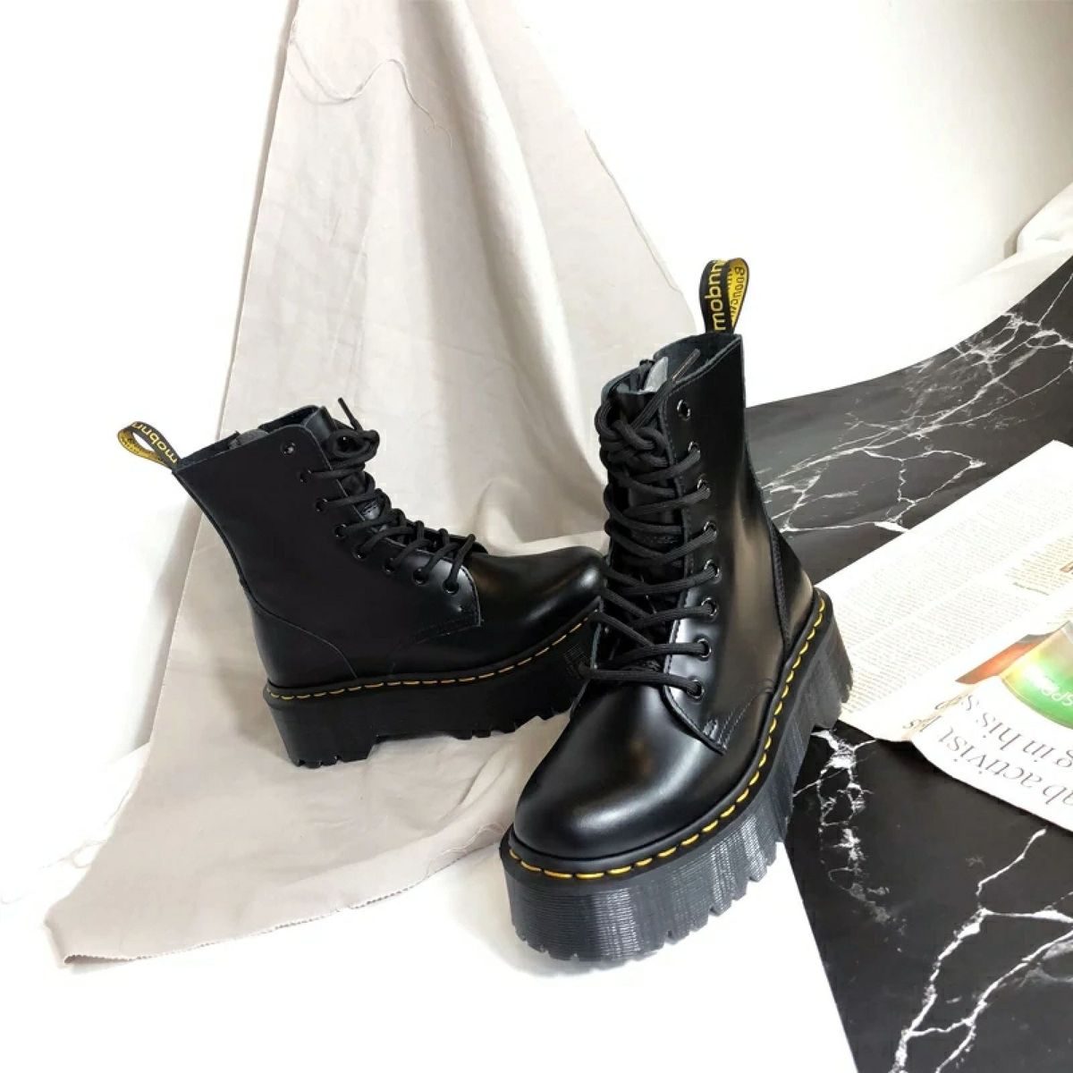 coturno dr martens plataforma