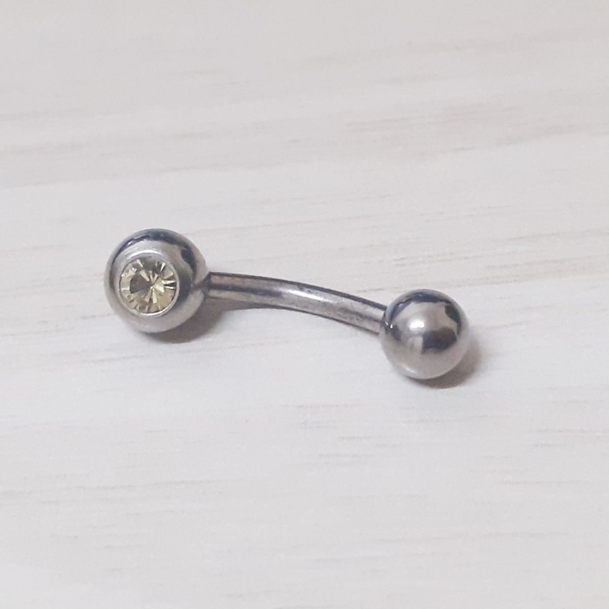 Piercing Vertical Labret Curvado Bananinha Aço Cirúrgico