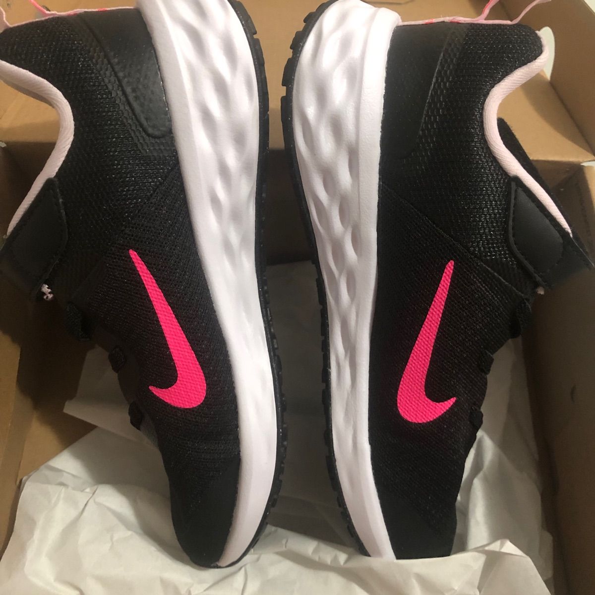 Nike shoes 2018 store for girls