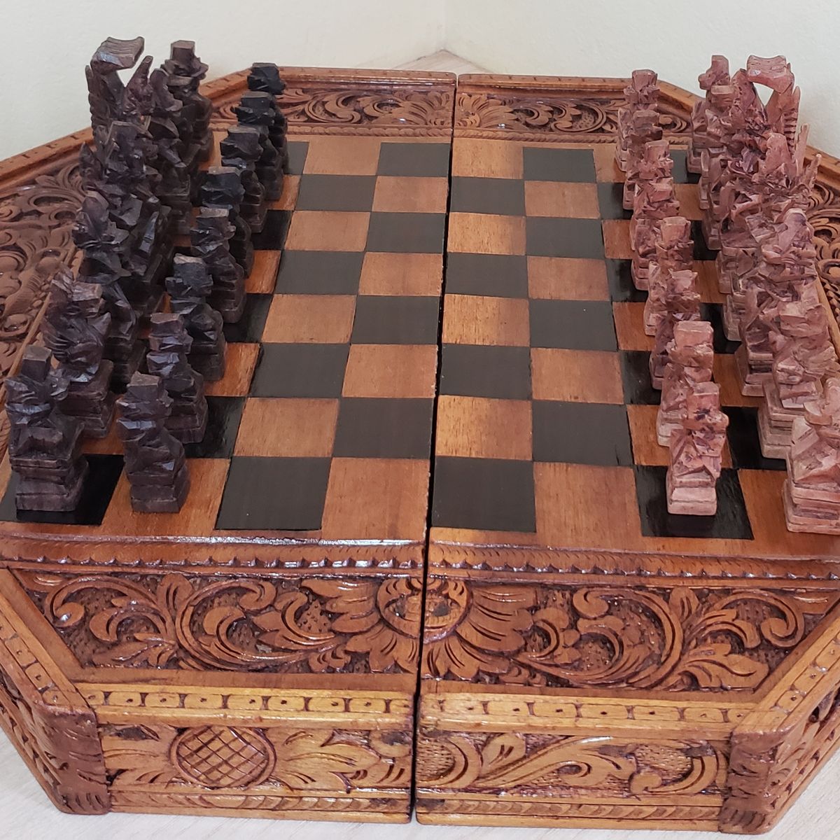 Jogo de Xadrez - Entalhado em Madeira - Origem Africa 