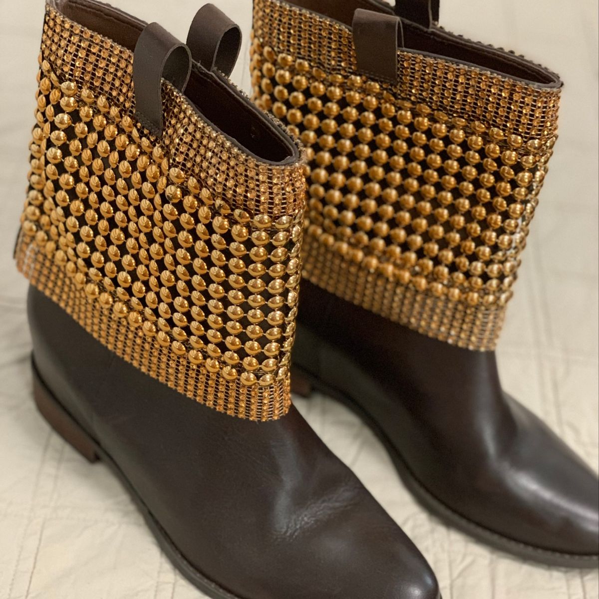 bota schutz dourada