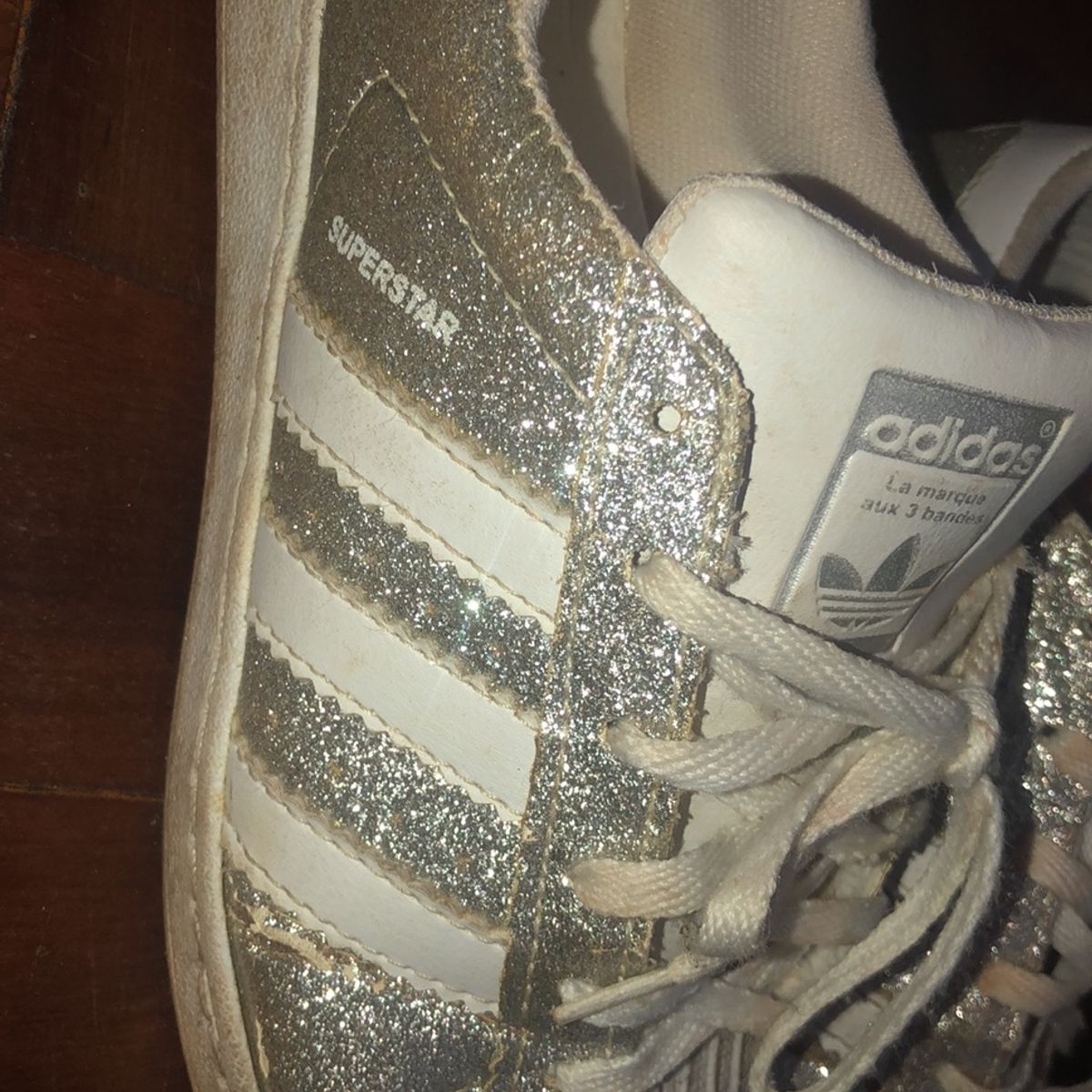 tenis adidas feminino brilhante