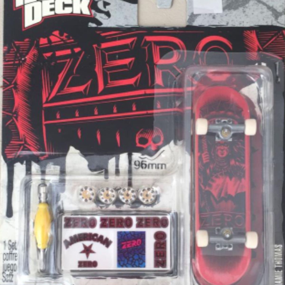 Skate de Dedo Tech Deck Flip C/4 Rodas,Chave de Fendas e Adesivos