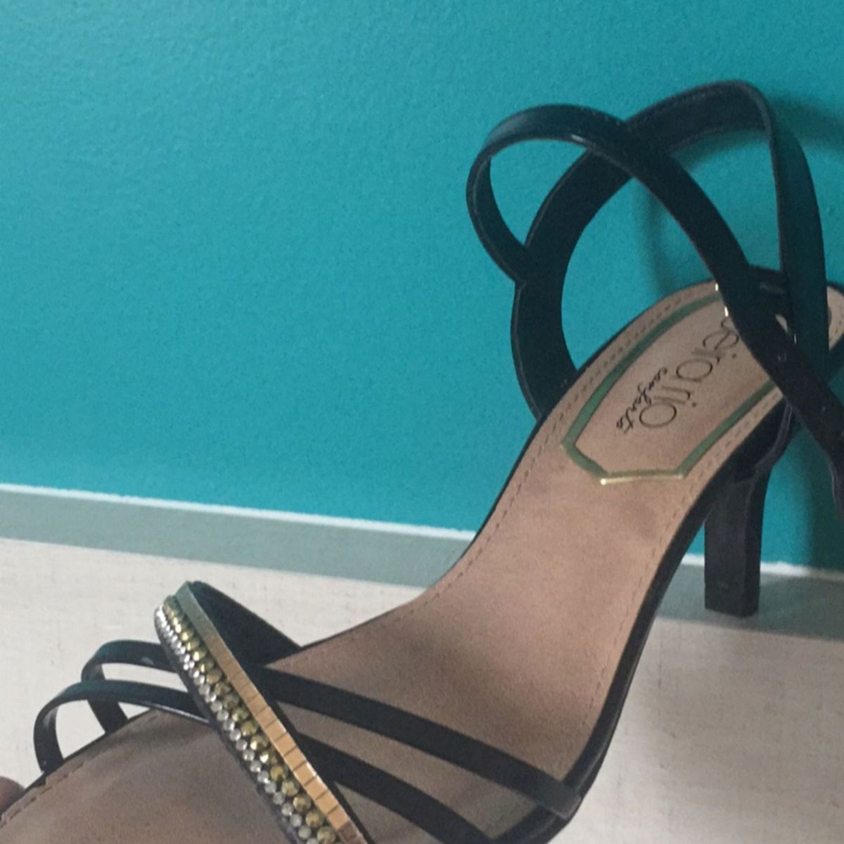 sandalia de saltinho beira rio