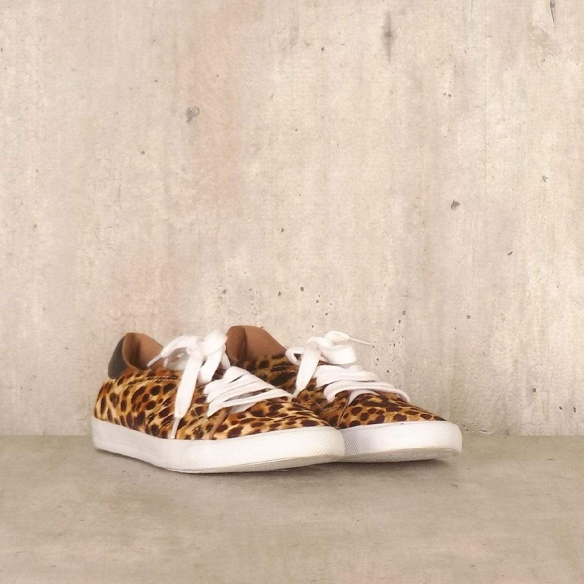tênis animal print arezzo