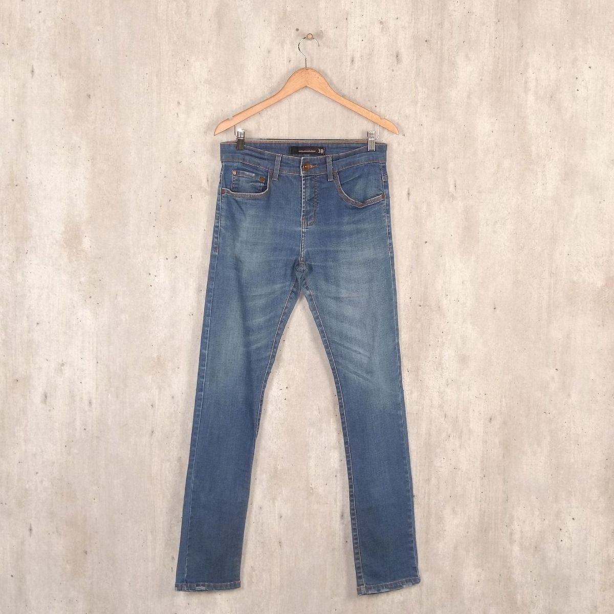 criador da calça jeans contemporânea