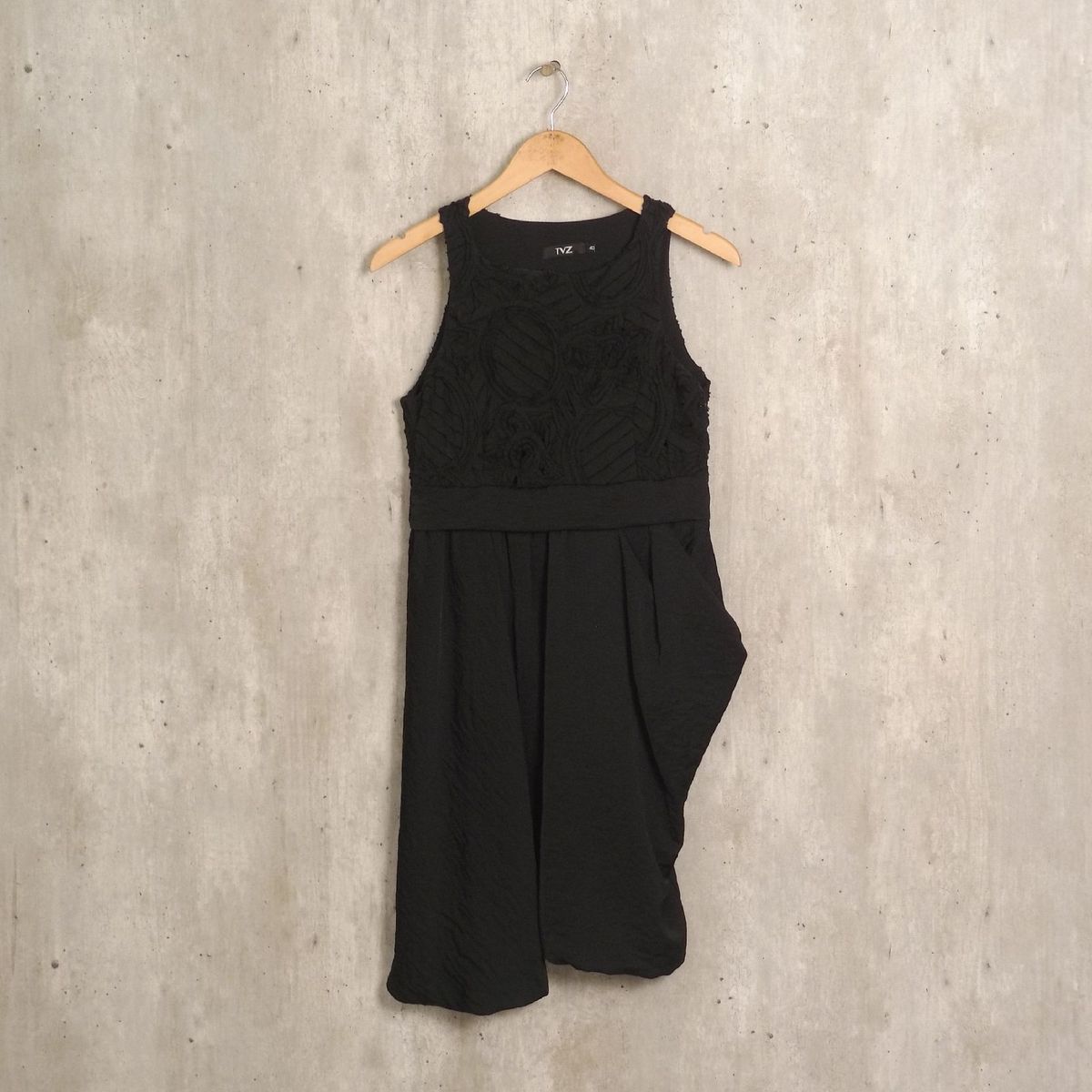 vestido preto tvz