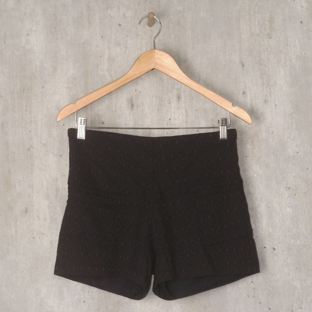 short preto feminino cintura alta