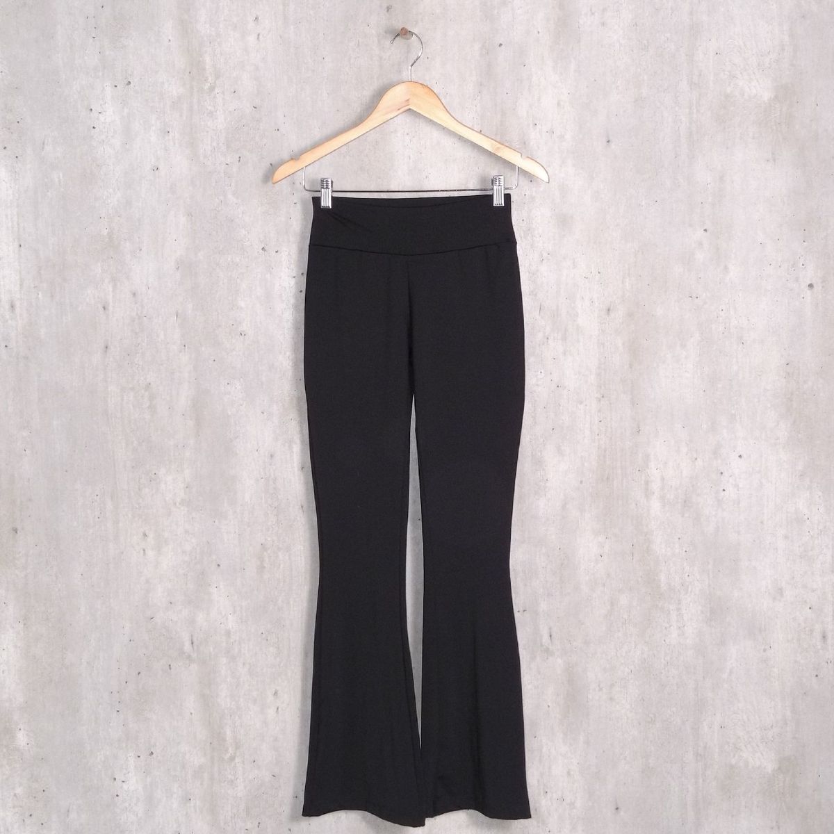 calça flare de poliamida com elastano