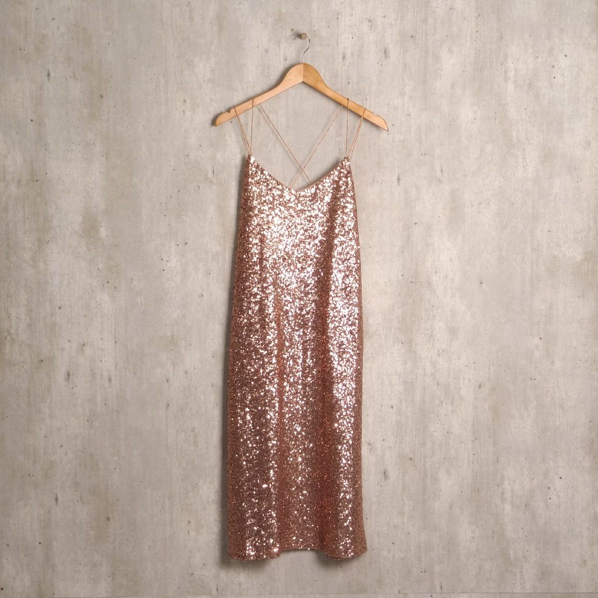 vestido rose gold curto