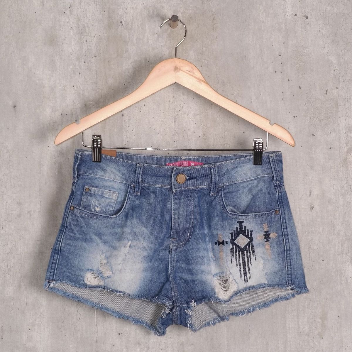 short curto desfiado feminino