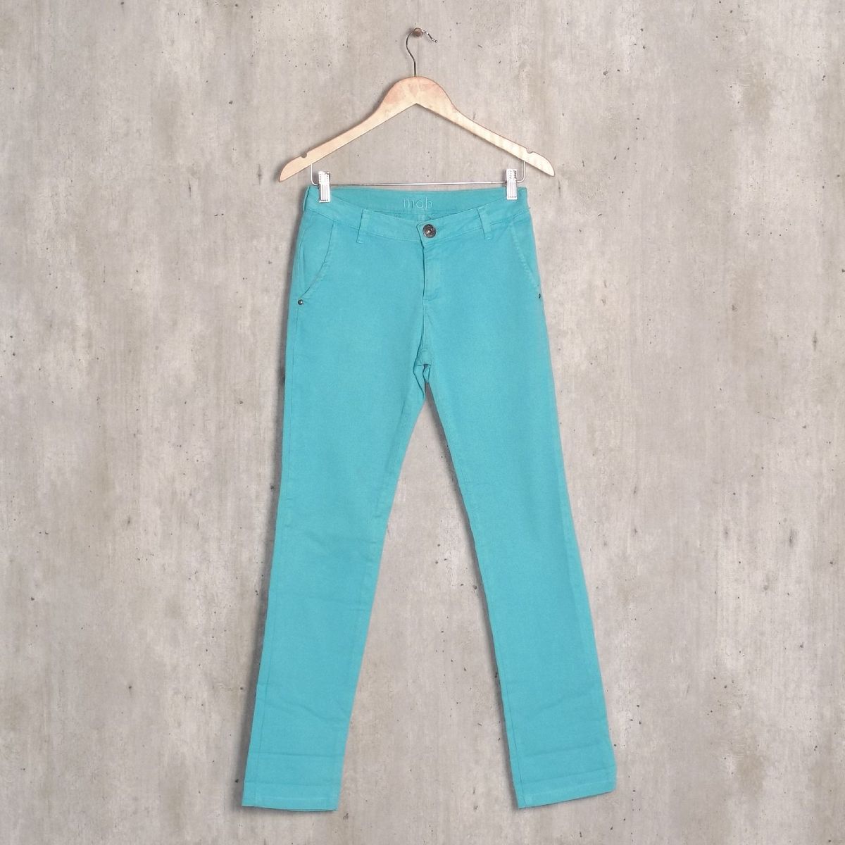 calça azul celeste