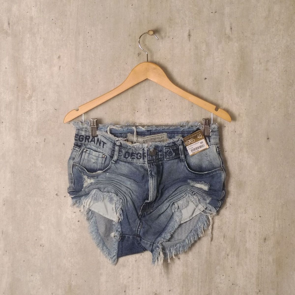 short jeans enrugado