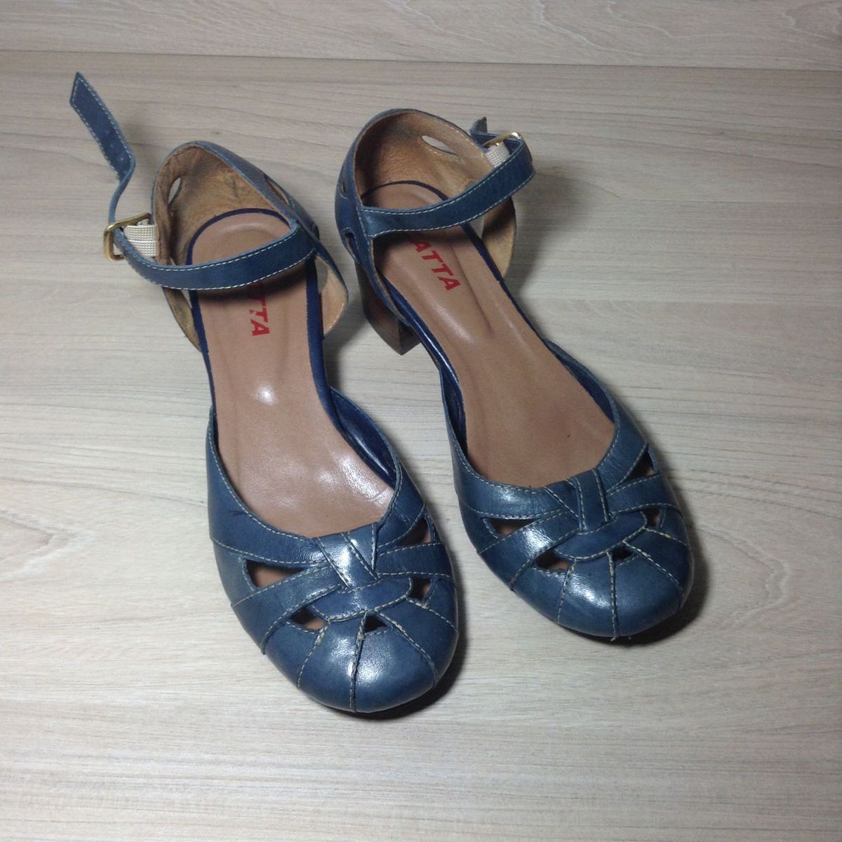 bonequinha de luxo sapatos