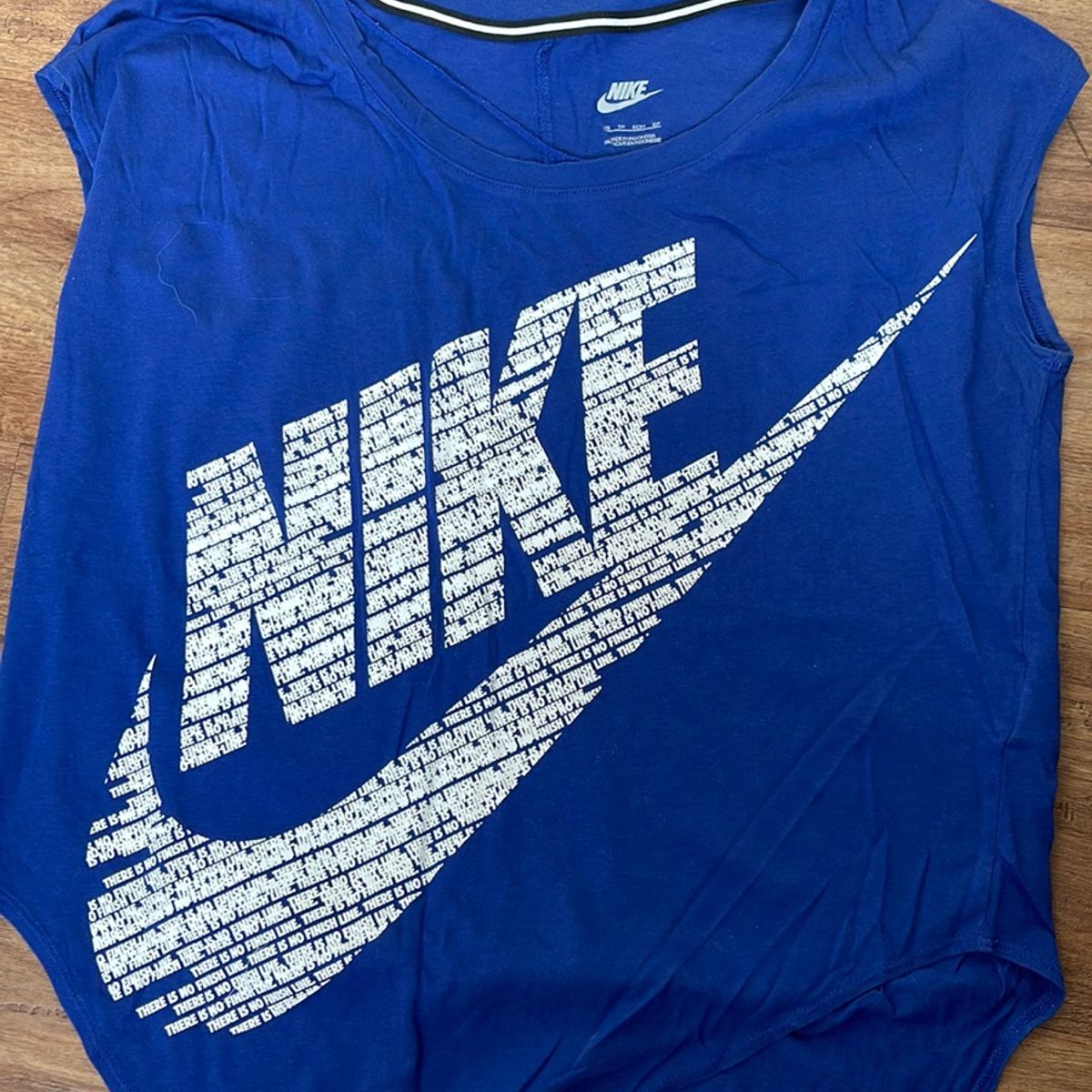 Nike store t line