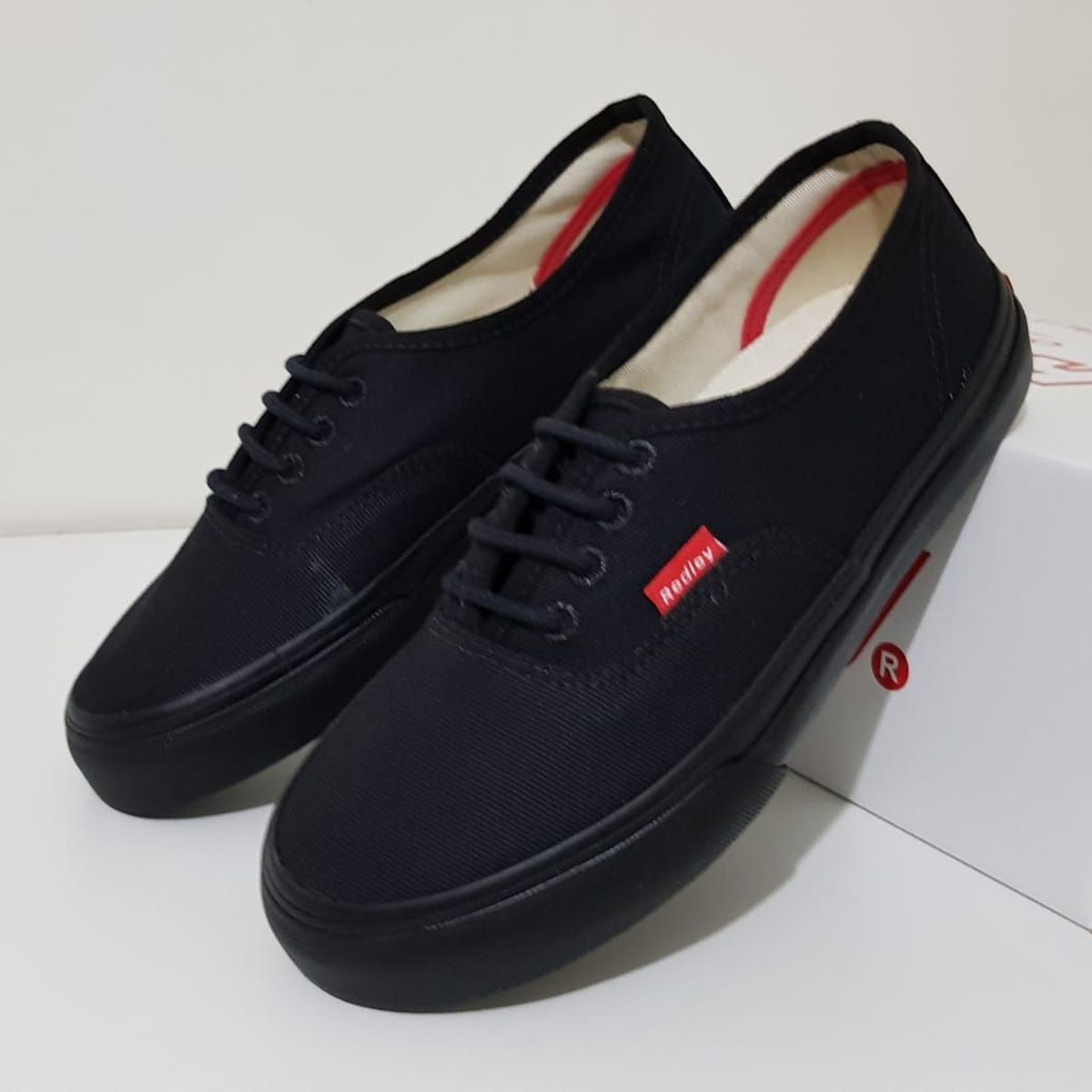 tenis redley monocromo marrom