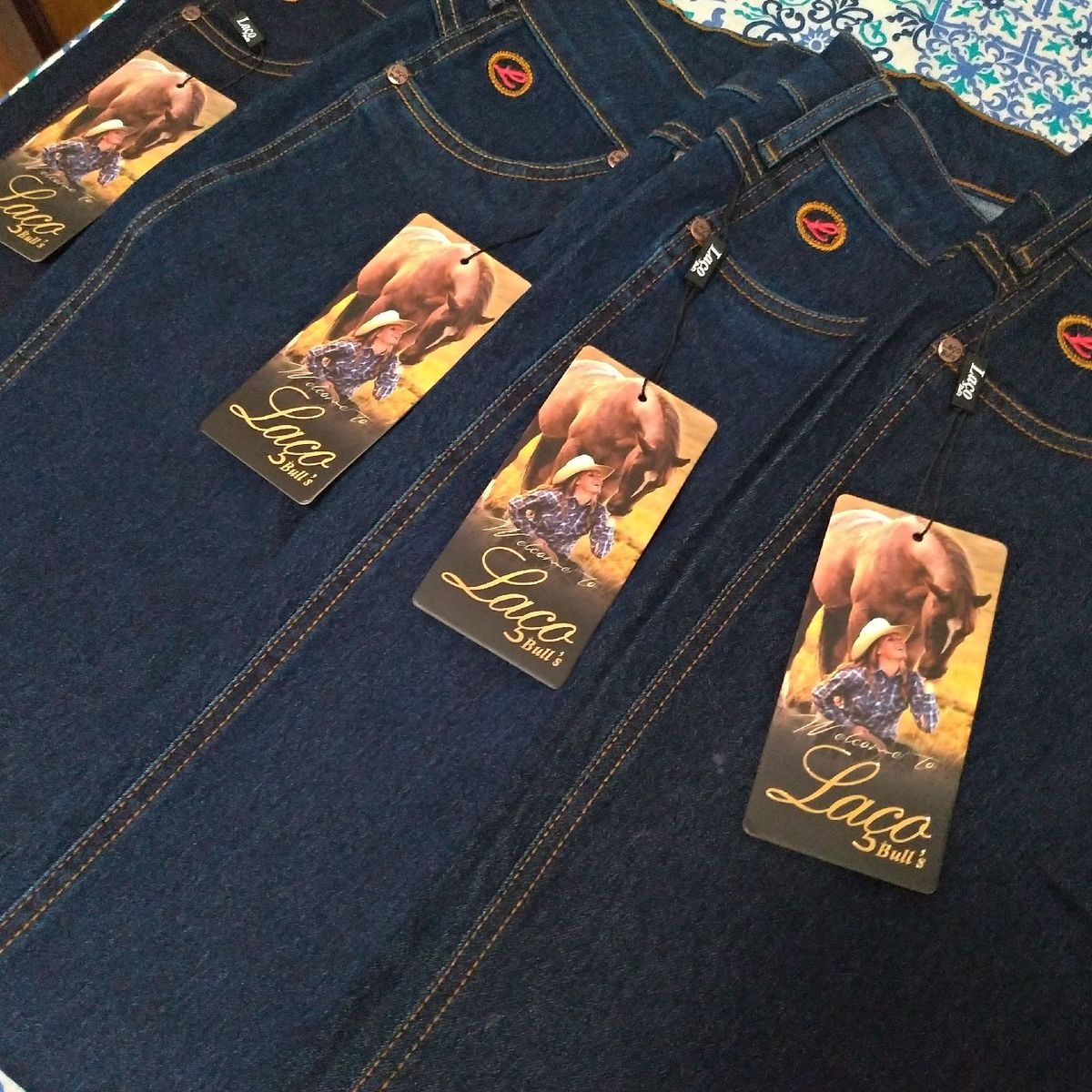 calça country laço