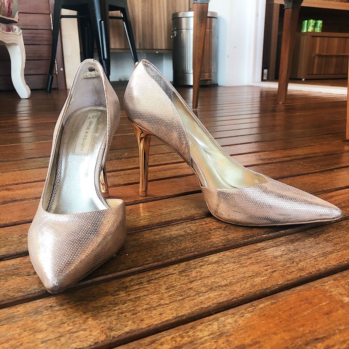 scarpin dourado jorge bischoff