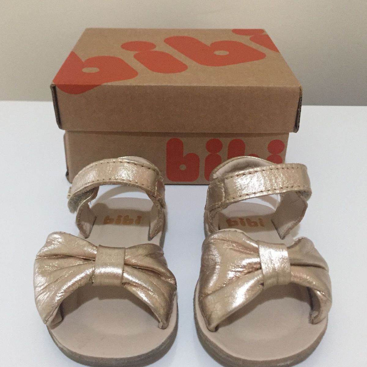 sandalia bibi dourada