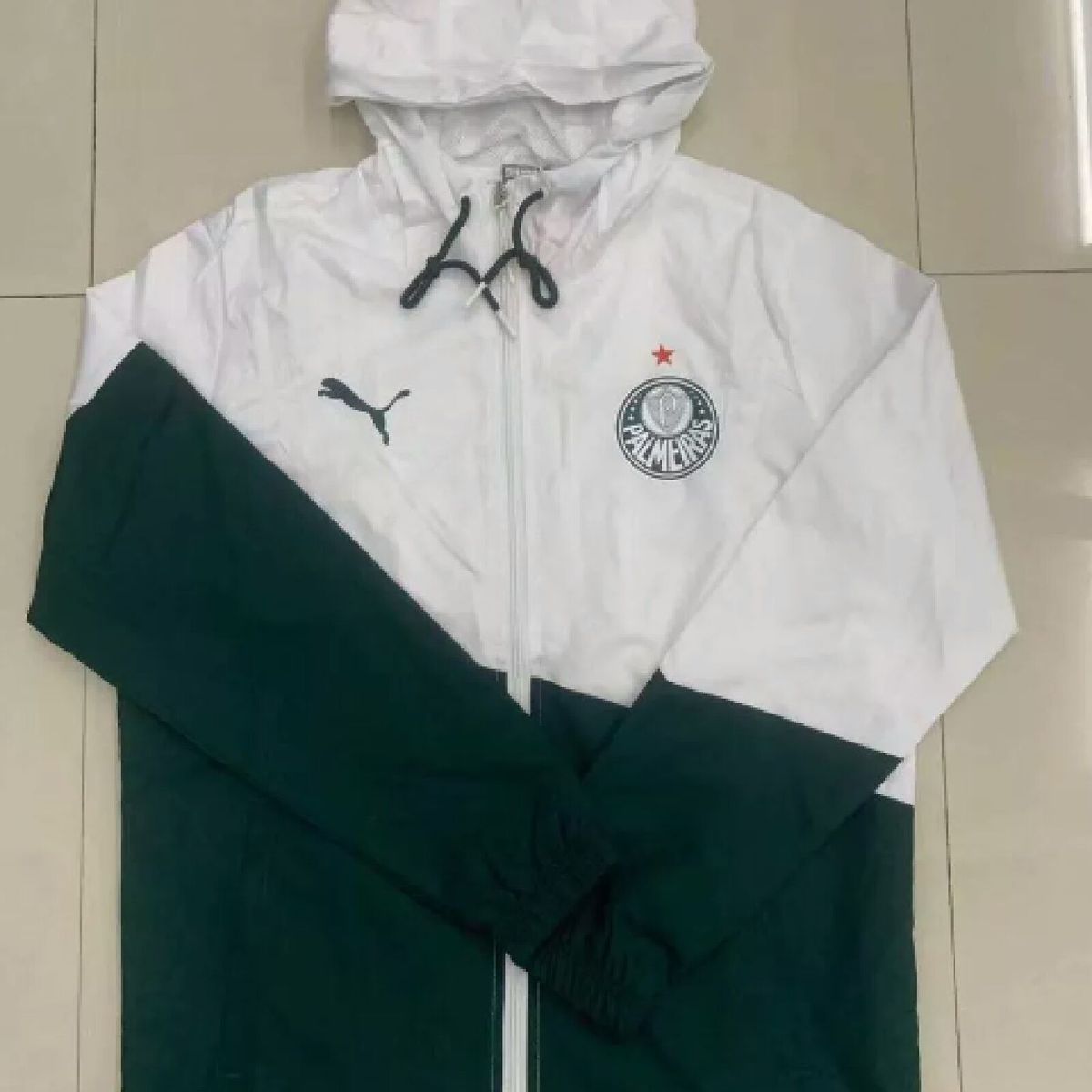 puma corta vento palmeiras