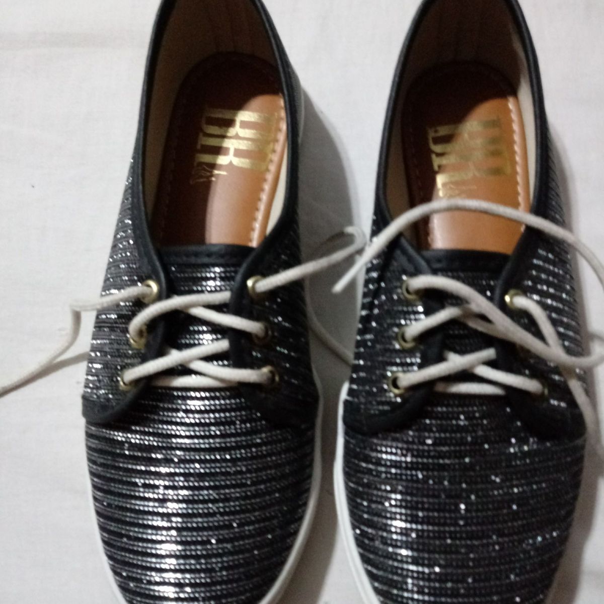 tenis preto brilhoso feminino