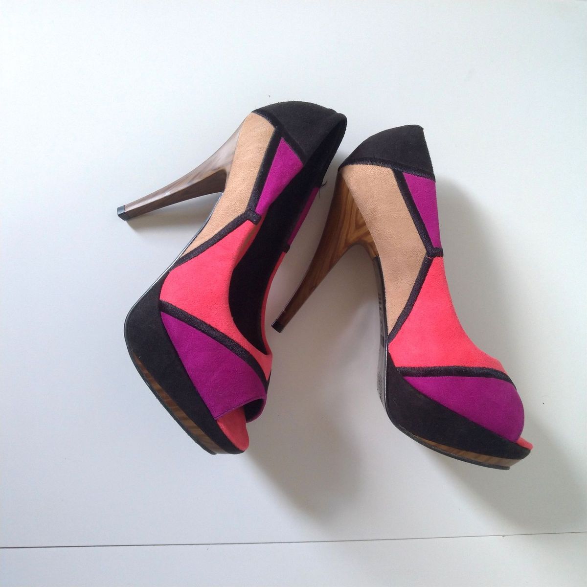 sapatos scarpin coloridos vizzano