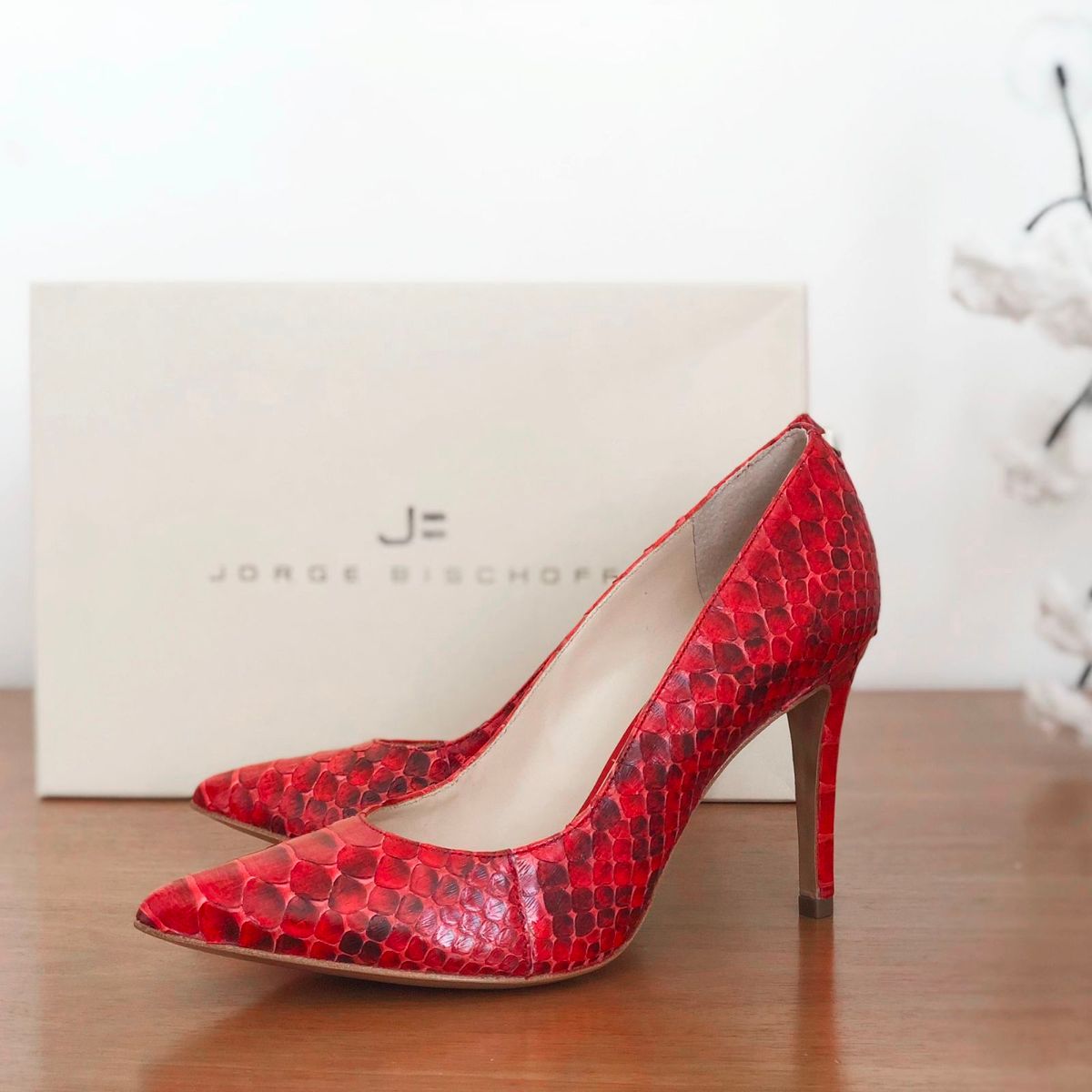 jorge bischoff scarpin vermelho