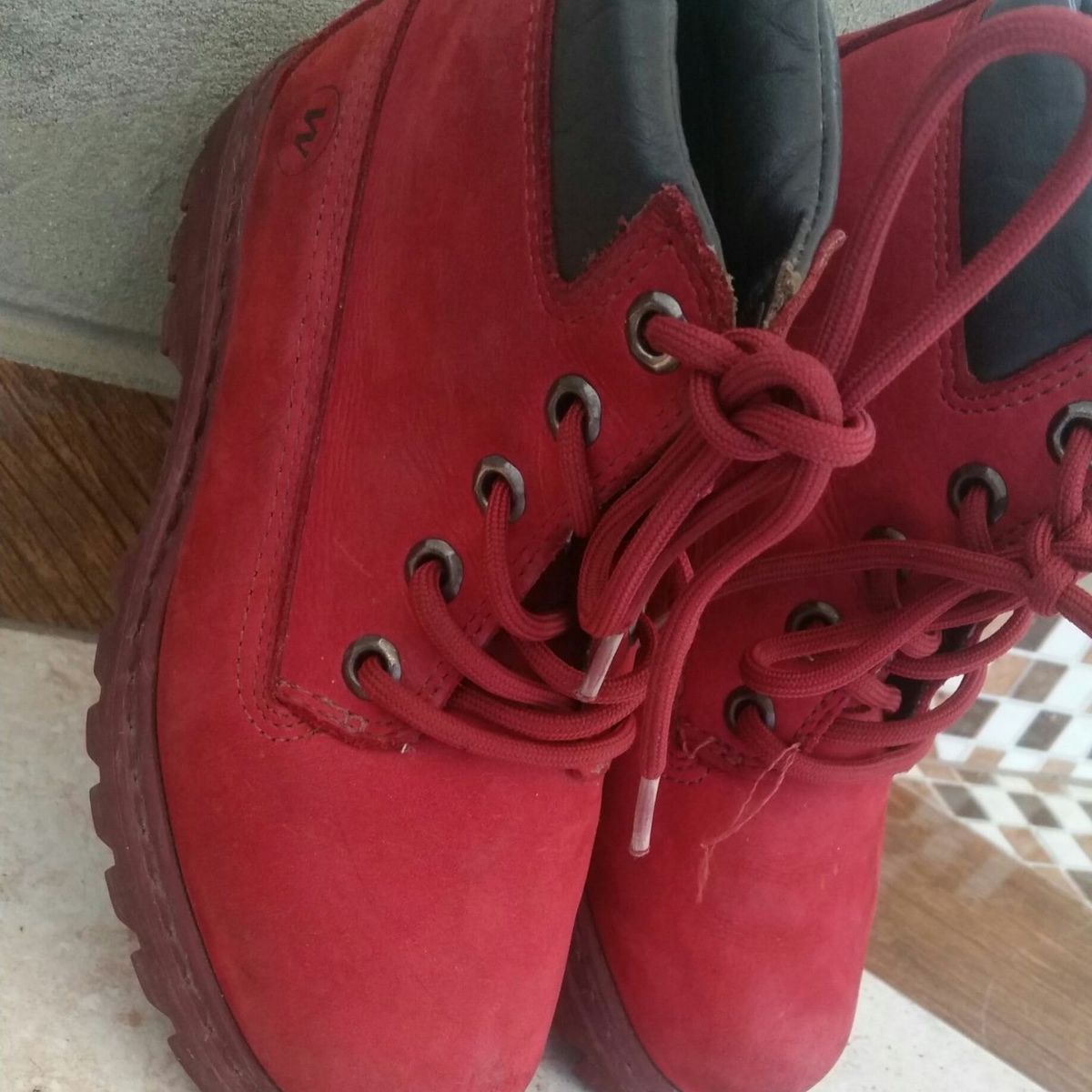 bota timberland vermelha