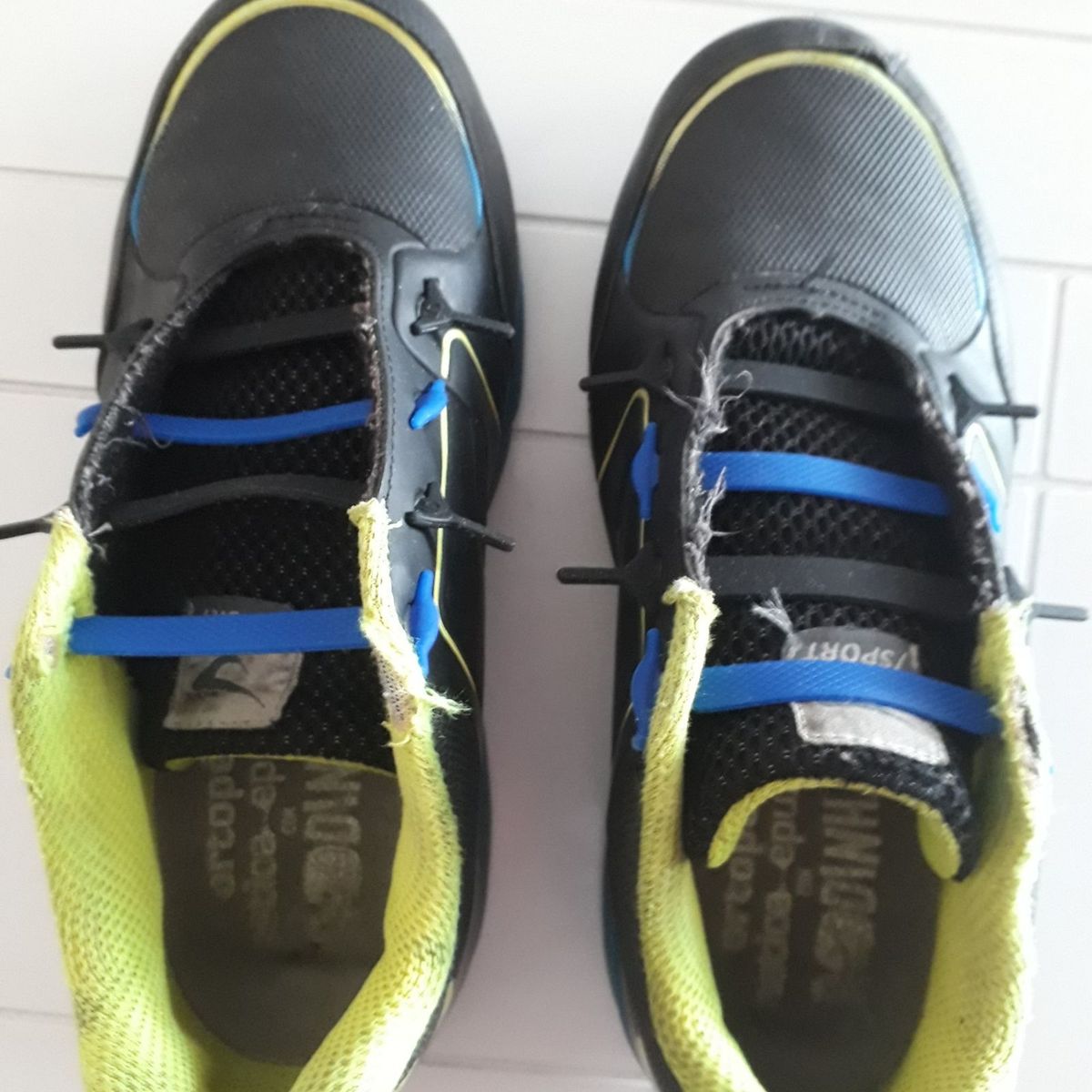 tenis de rodinha com botao atraz