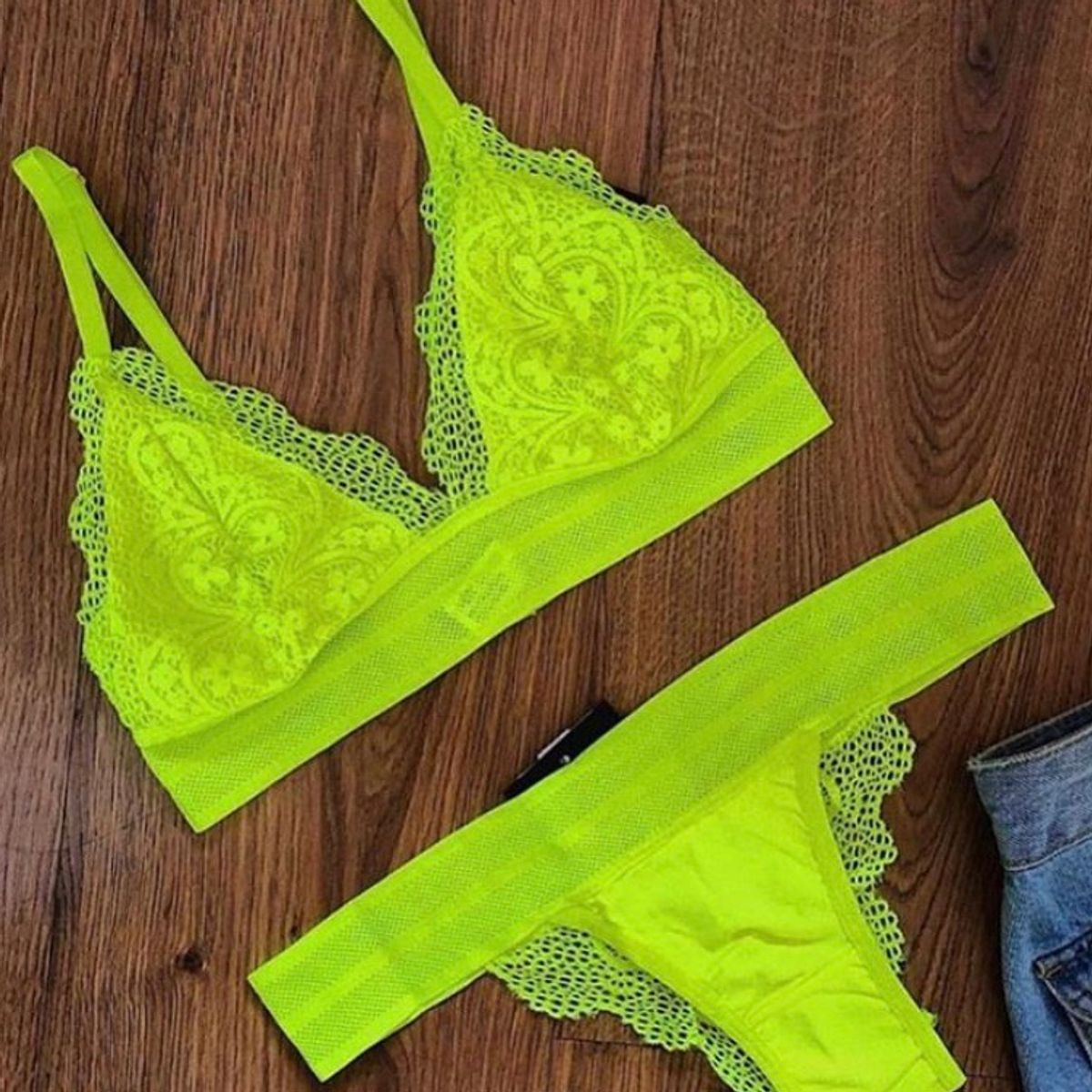 roupa intima neon