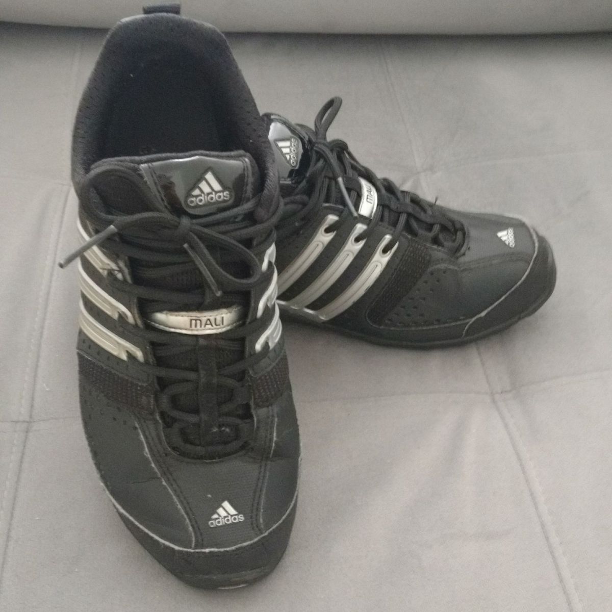 adidas antigo preto