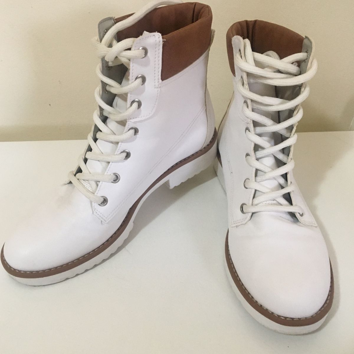 bota cano curto branca via marte