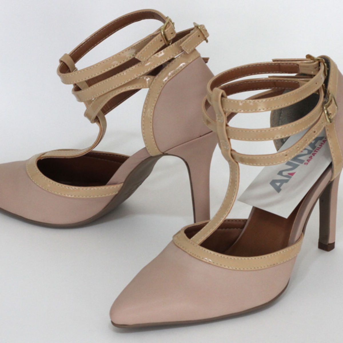 scarpin de amarrar no tornozelo arezzo