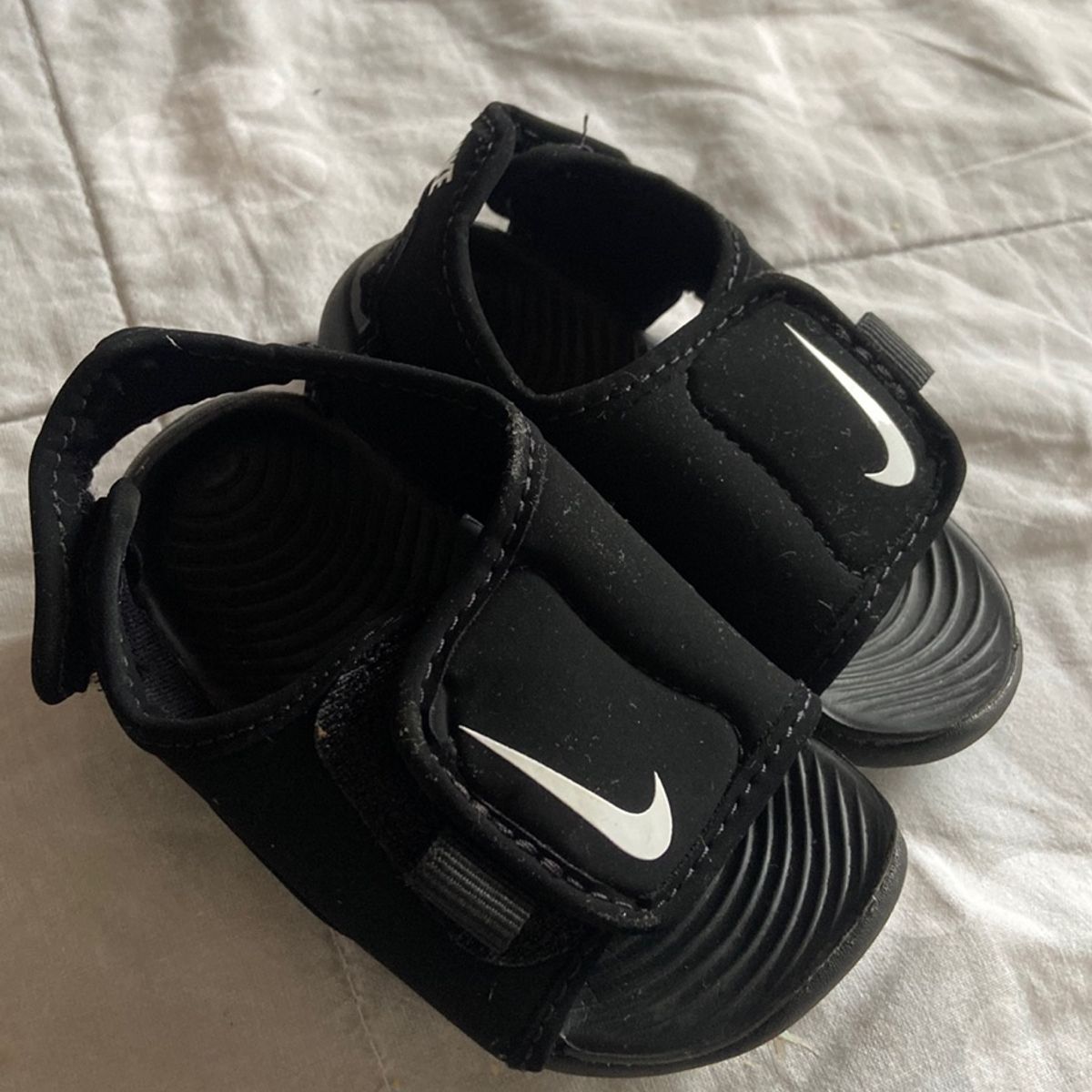 Nike sandals sale size 4