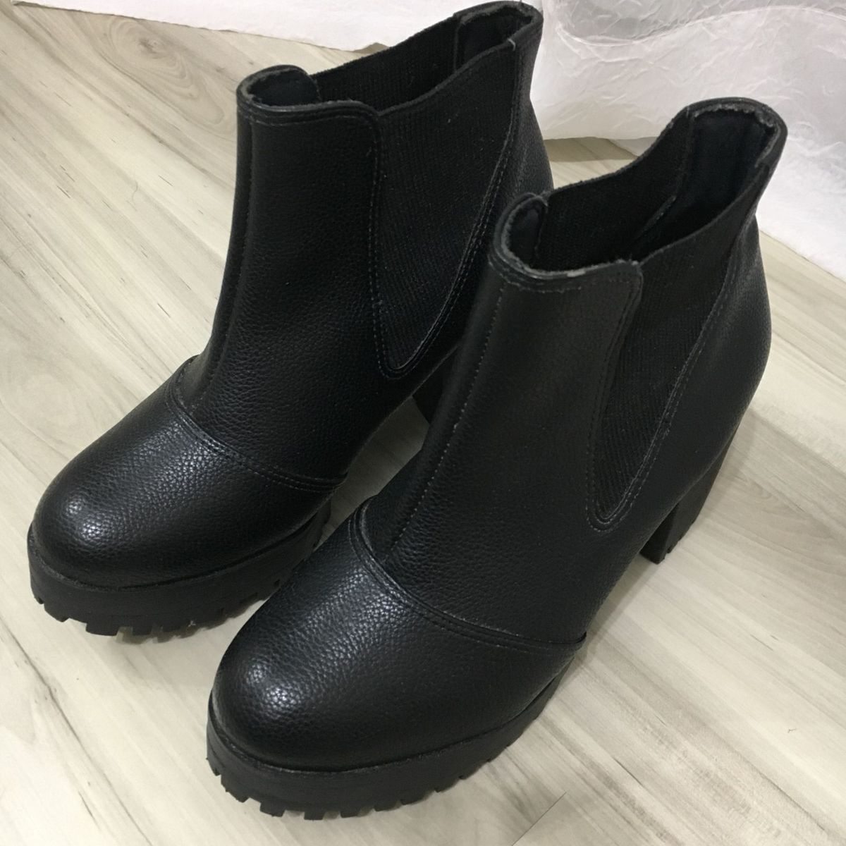 bota satinato preta