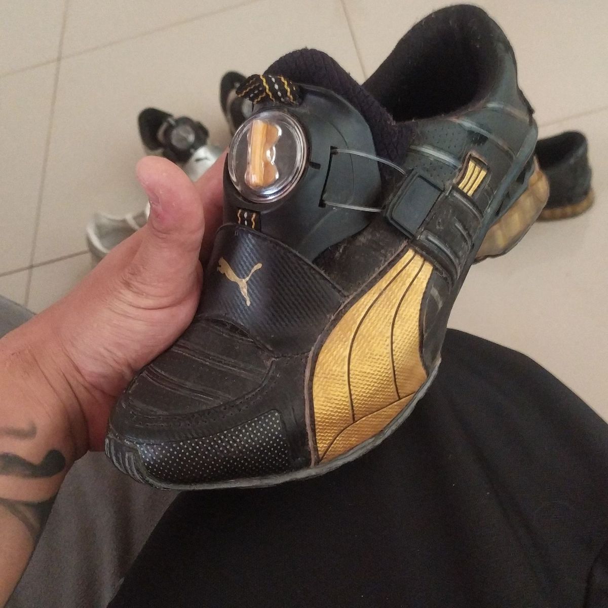 puma disc dourado e preto