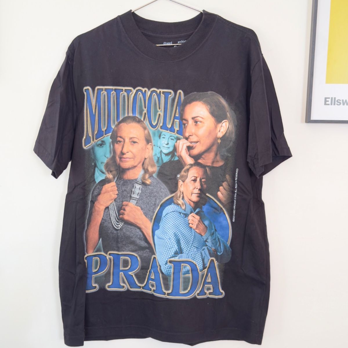 Camiseta Miuccia Prada - Aged | Aged Archive Usado 134760006 | enjoei
