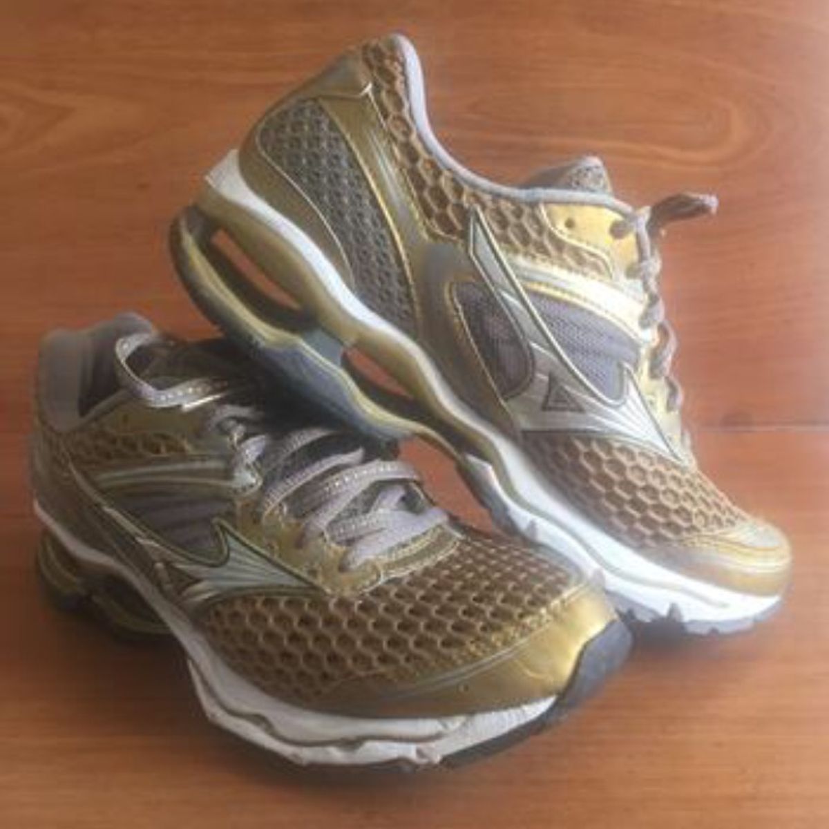 Mizuno wave runner 17 sale gold