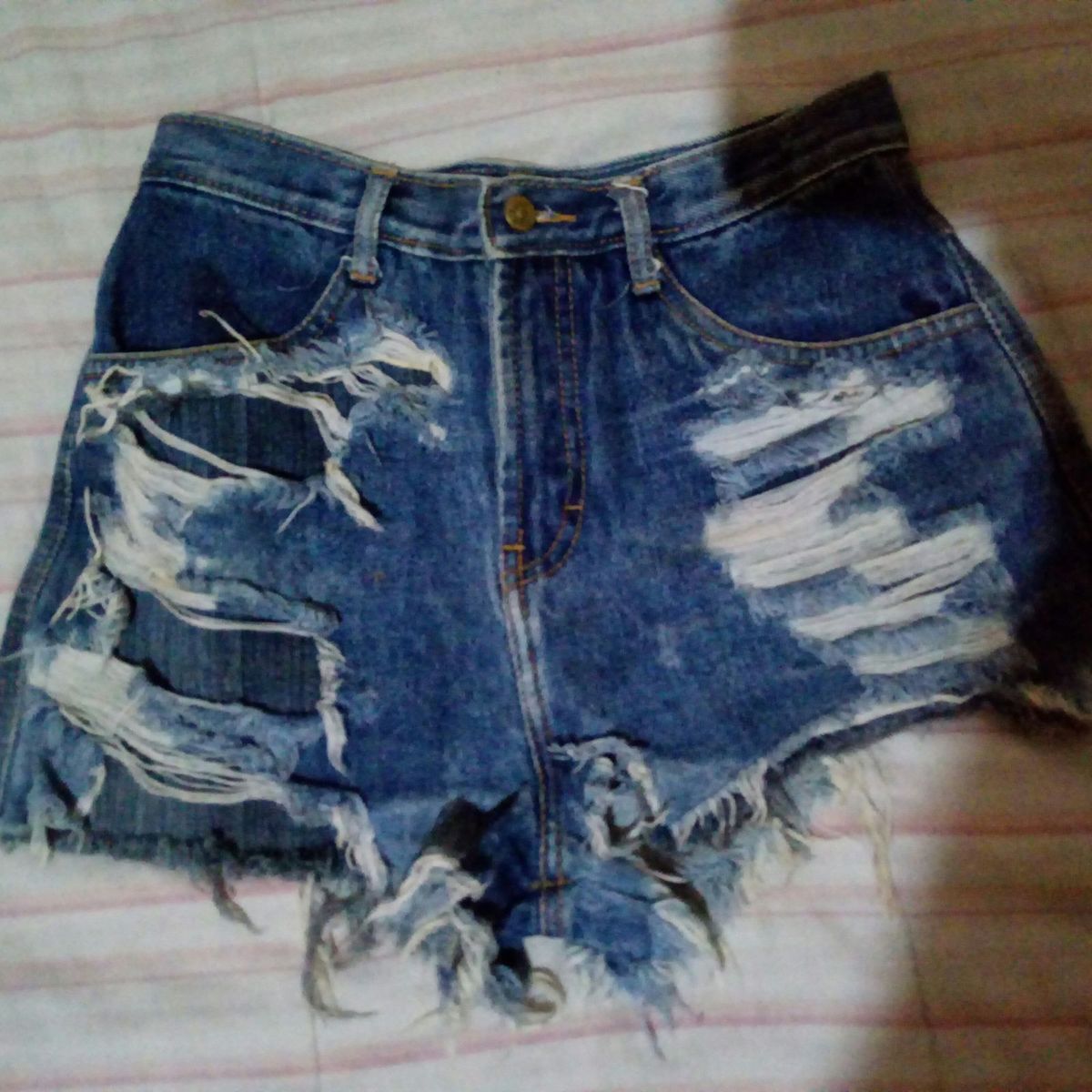 short feminino rasgado