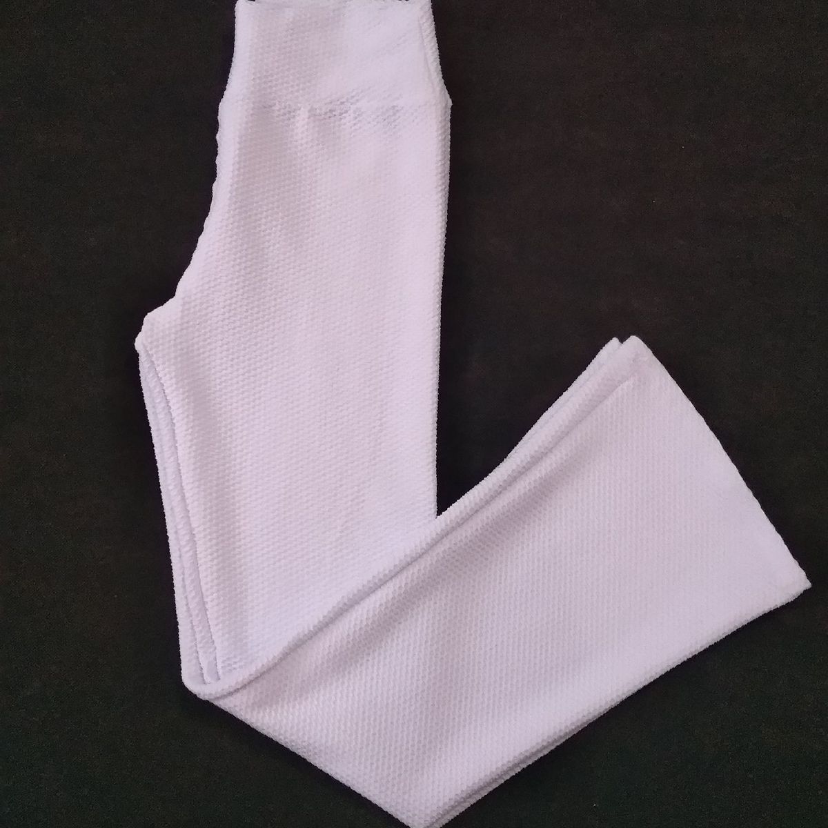 calça flare piquet colmeia