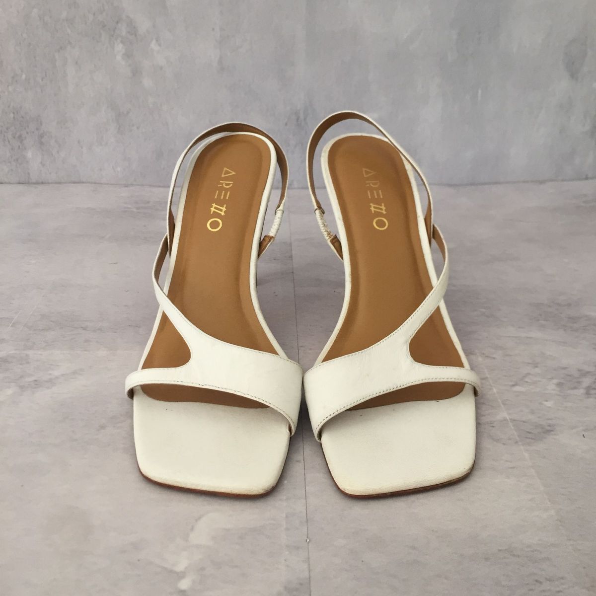 sandalia branca arezzo