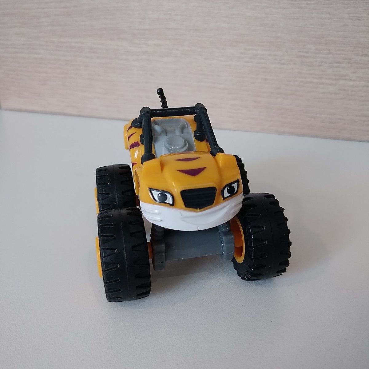 Carrinho do Personagem Listrado da Franquia de Desenhos Blaze And The  Monster Machines, Brinquedo Mattel Usado 84085750