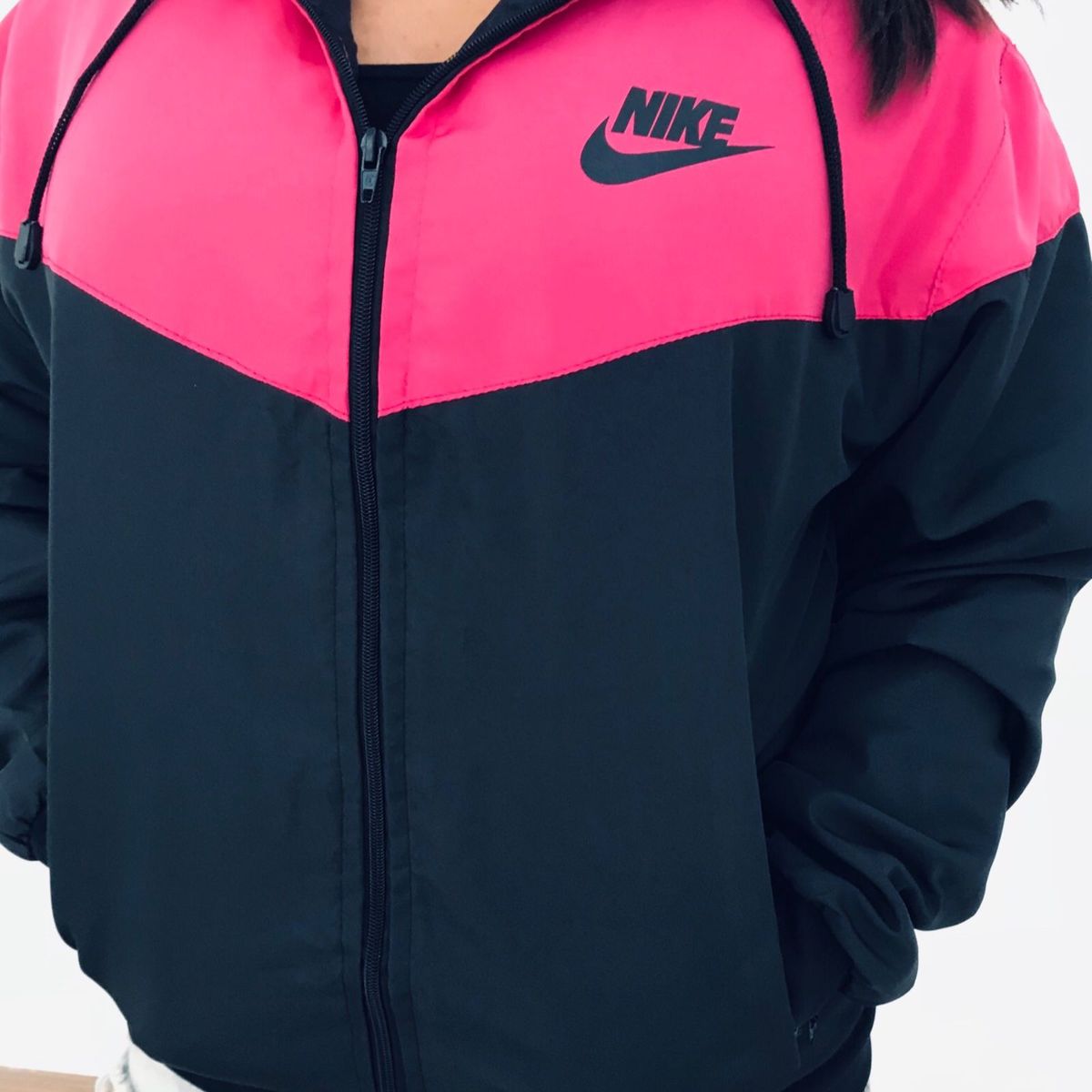 corta vento nike preto e rosa