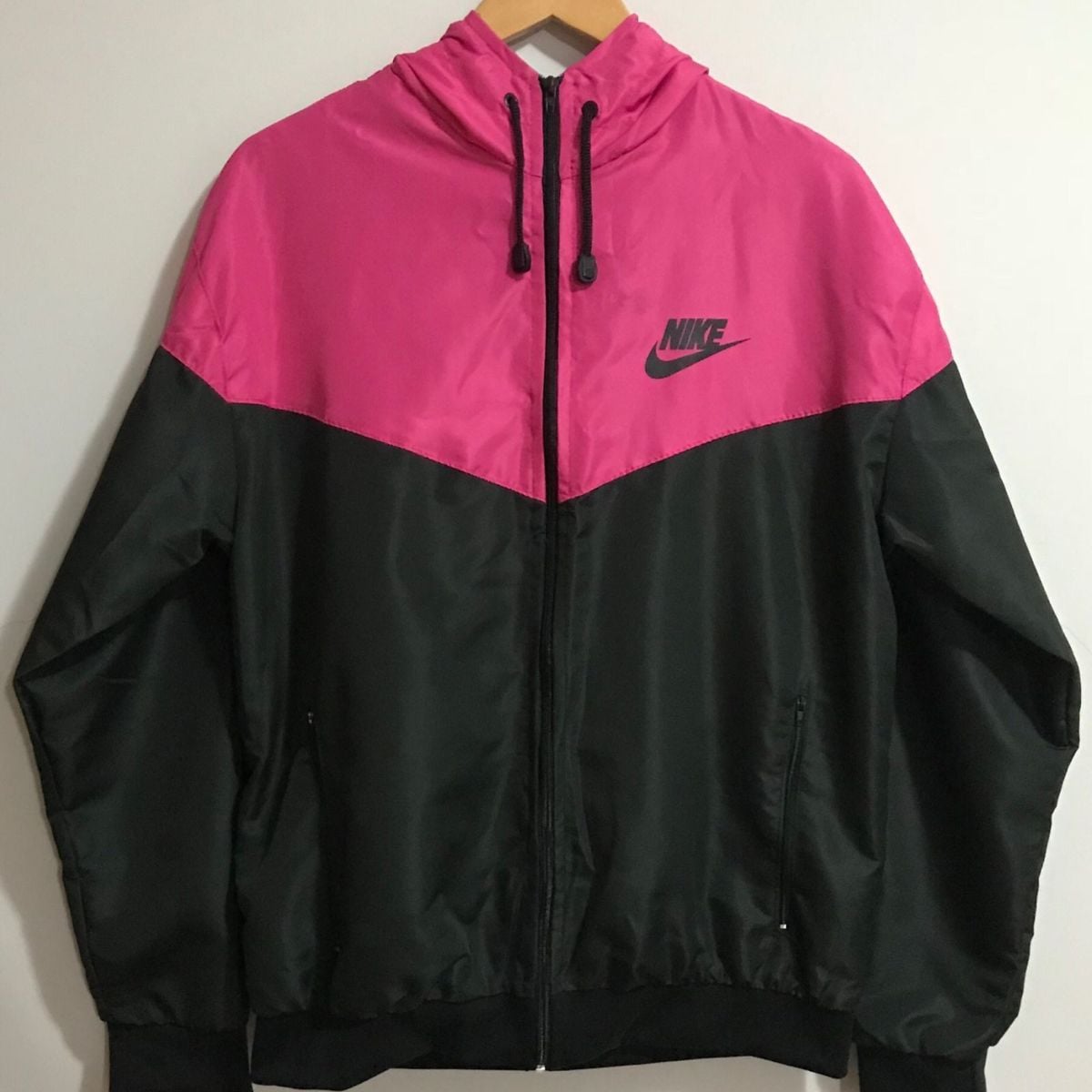 jaqueta nike rosa e branco