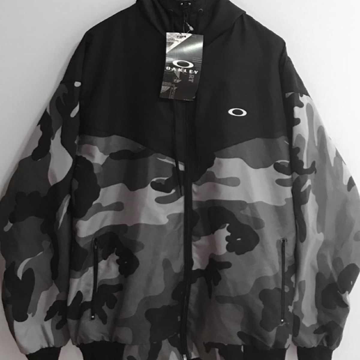 casaco preto da oakley