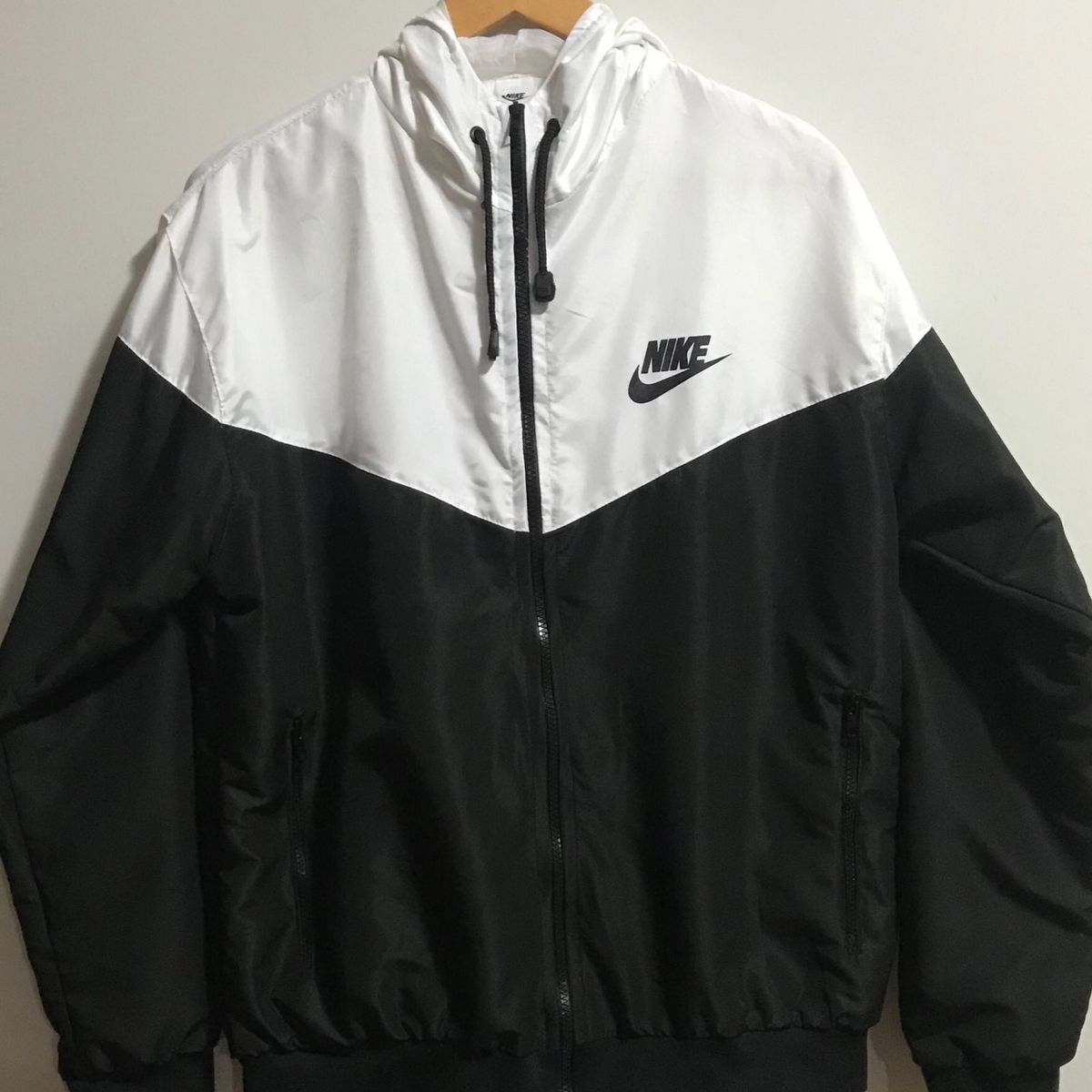 casaco nike preto e branco