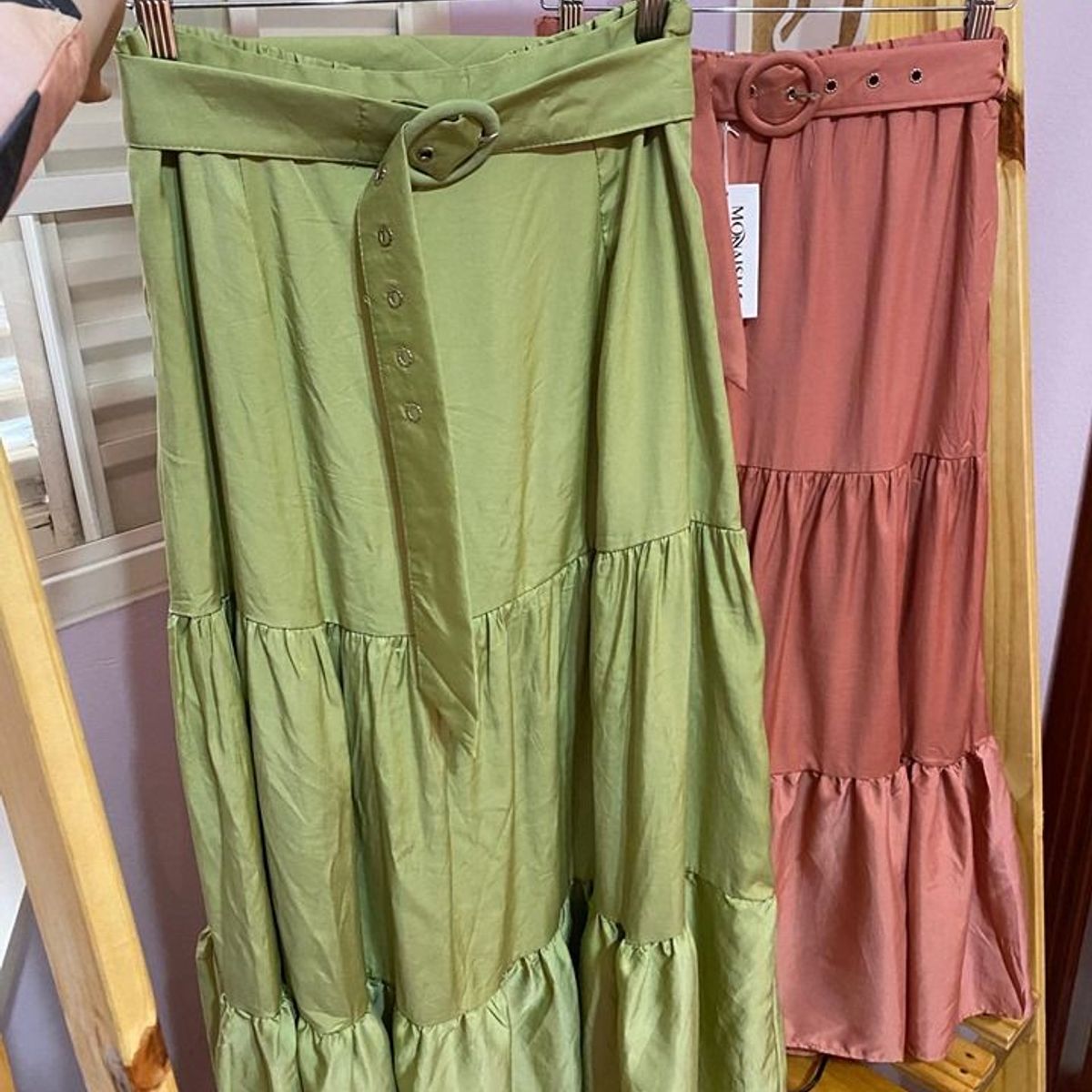 saia longa com cinto embutido