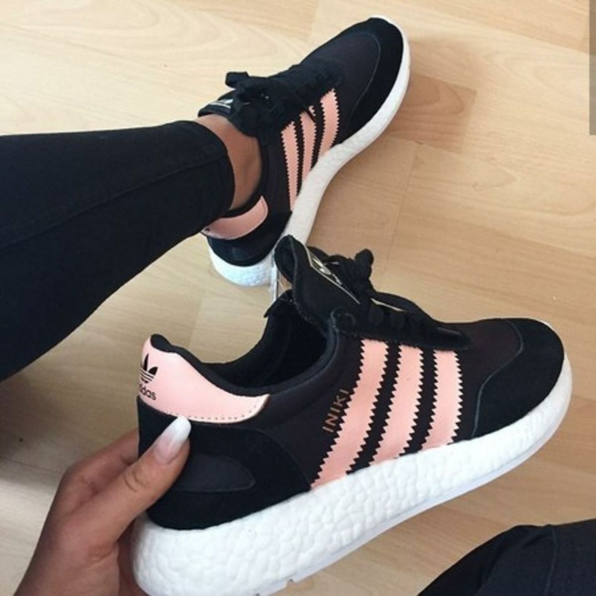 tenis adidas rosa com preto