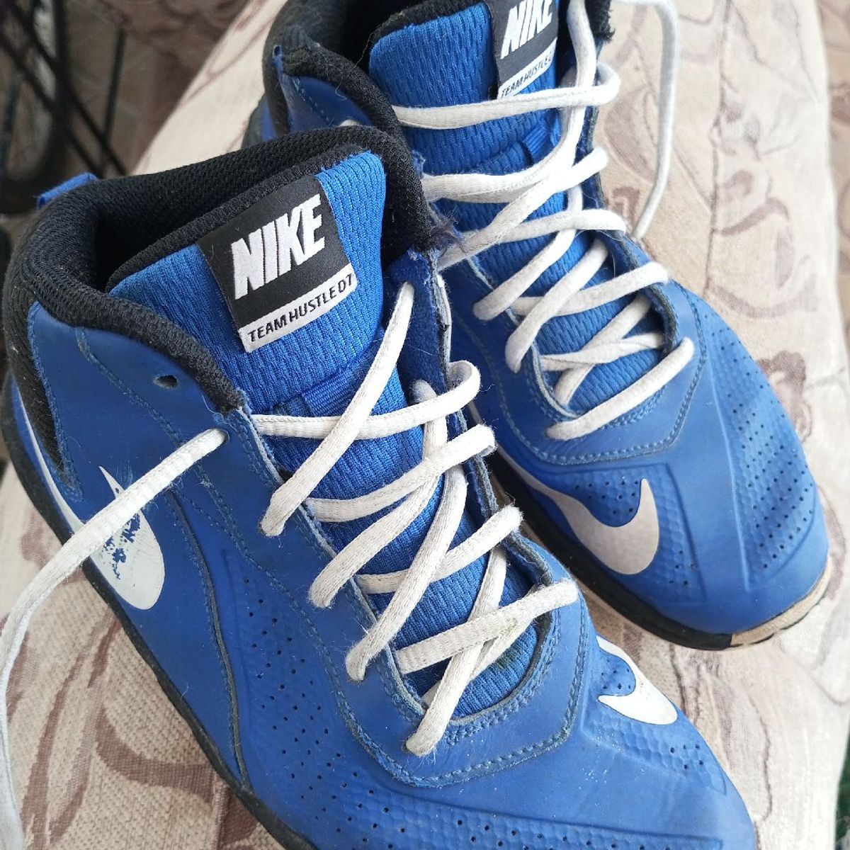 Nike team hustle d7 high top best sale